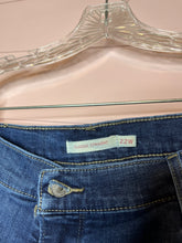 Load image into Gallery viewer, 22W Levi’s Classic Straight Plus Size Denim Jeans

