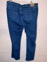 Load image into Gallery viewer, 22W Levi’s Classic Straight Plus Size Denim Jeans
