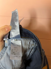 Load image into Gallery viewer, 22W Levi’s Classic Straight Plus Size Denim Jeans
