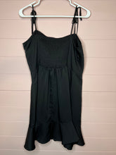 Load image into Gallery viewer, Large Express Black Ruffle Dress

