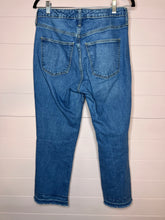 Load image into Gallery viewer, Size 6R Universal Thread Raw Hem Ankle Boot Cut Jeans
