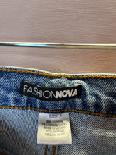 Load image into Gallery viewer, Size 7 Fashion Nova High Rise Straight Jeans

