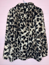 Load image into Gallery viewer, Large Cozy Sherpa Leopard Print Quarter Zip Up
