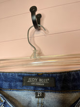 Load image into Gallery viewer, Size 27 Judy Blue 90’s Straight Leg Denim Jeans
