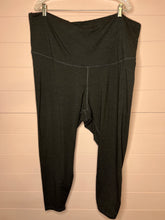 Load image into Gallery viewer, XXL Old Navy Gray High Rise Plus Size Leggings
