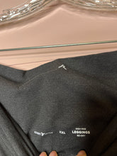 Load image into Gallery viewer, XXL Old Navy Gray High Rise Plus Size Leggings
