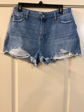 Load image into Gallery viewer, 11/29 Kancan Cut Off Denim Shorts
