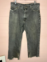 Load image into Gallery viewer, 34x30 Faded Glory Black Distressed Vintage Mom Jeans
