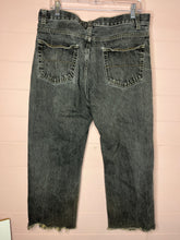 Load image into Gallery viewer, 34x30 Faded Glory Black Distressed Vintage Mom Jeans
