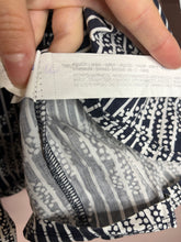 Load image into Gallery viewer, Medium Zara Navy White Peplum Top
