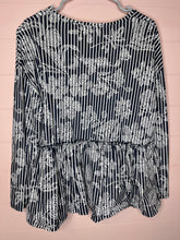 Load image into Gallery viewer, Medium Zara Navy White Peplum Top
