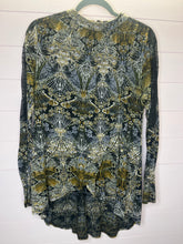 Load image into Gallery viewer, Medium Free People Spliced Hem Lace Top
