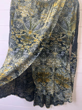 Load image into Gallery viewer, Medium Free People Spliced Hem Lace Top
