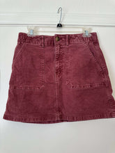 Load image into Gallery viewer, Size 6 American Eagle Super Stretch Mini Skirt
