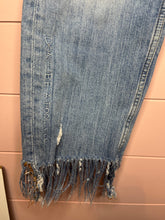Load image into Gallery viewer, Size 8 Zara Raw Hem Embroidered Mom Jeans
