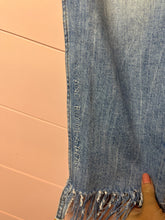 Load image into Gallery viewer, Size 8 Zara Raw Hem Embroidered Mom Jeans
