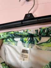 Load image into Gallery viewer, Small Fleo Tripical Print Shorts
