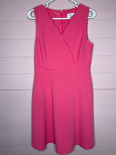 Load image into Gallery viewer, Size 6 Elle Pink Scalloped Neck Dress
