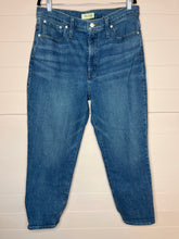 Load image into Gallery viewer, Size 33 Madewell Vintage Perfect Straight Plus Size Denim Jeans
