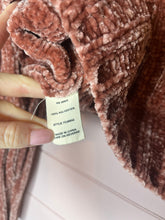 Load image into Gallery viewer, XS Chelsea And Violet Oversized Crop Sweater
