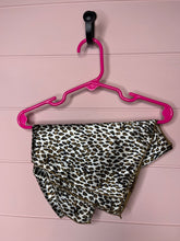 Load image into Gallery viewer, 20x20” Leopard Print Silk Wild Rag
