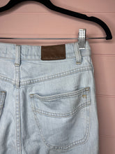 Load image into Gallery viewer, Size 27 Madewell 11" High-Rise Flare Jeans in Hanford Wash: Welt Pocket Edition
