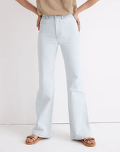 Load image into Gallery viewer, Size 27 Madewell 11" High-Rise Flare Jeans in Hanford Wash: Welt Pocket Edition
