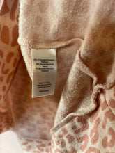 Load image into Gallery viewer, Large Oli Viv Light Pink Leopard Thin Crew Neck Sweatshirt

