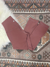 Load image into Gallery viewer, Size 2 Lululemon Mauve Pink Leggings
