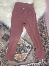 Load image into Gallery viewer, Size 2 Lululemon Mauve Pink Leggings
