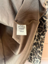 Load image into Gallery viewer, Medium Zenana Leopard Raglan Pocket Long Sleeve Tee

