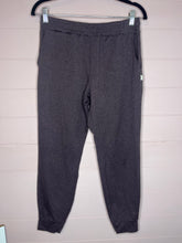 Load image into Gallery viewer, Medium Vuori DreamKnit Performance Joggers
