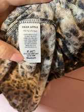 Load image into Gallery viewer, Medium Dear Apple Leopard V-Neck Short Sleeve Top
