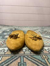 Load image into Gallery viewer, Size 8.5 Musshoe Pointy Tassle Slip On Mules
