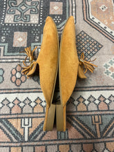 Load image into Gallery viewer, Size 8.5 Musshoe Pointy Tassle Slip On Mules
