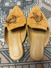 Load image into Gallery viewer, Size 8.5 Musshoe Pointy Tassle Slip On Mules
