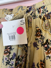 Load image into Gallery viewer, Small Mable NWT Sweet Nothing Frilly Boho Floral Print Shorts

