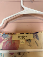 Load image into Gallery viewer, Large Umgee Floroal Boho Fringe Kimono
