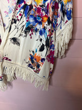 Load image into Gallery viewer, Large Umgee Floroal Boho Fringe Kimono

