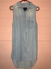 Load image into Gallery viewer, Medium Rails Chambray Denim Sleeveless Button Front Dress
