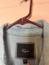 Load image into Gallery viewer, Medium Rails Chambray Denim Sleeveless Button Front Dress
