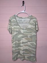 Load image into Gallery viewer, Large PINK Victoria’s Secret Camo Print Short Sleeve V-Neck T-Shirt
