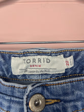 Load image into Gallery viewer, Size 22 Torrid Plus Size Denim Shorts
