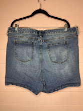 Load image into Gallery viewer, Size 22 Torrid Plus Size Denim Shorts
