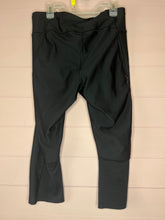 Load image into Gallery viewer, Large Under Armour Cropped Compression Fit Black Leggings

