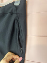 Load image into Gallery viewer, Large Under Armour Cropped Compression Fit Black Leggings
