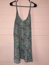 Load image into Gallery viewer, Medium Hem &amp; Thread Boho Floral Print Flowy Tank Dress
