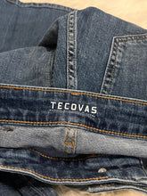 Load image into Gallery viewer, Size 28 Tecovas Straight High Rise Denim Jeans
