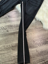 Load image into Gallery viewer, Size 6 X-Long American Eagle Black Highest Rise Mom Jean
