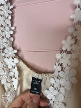 Load image into Gallery viewer, 3XL SHEIN Ivory &amp; White Floral Lace Plus Size Tank Top
